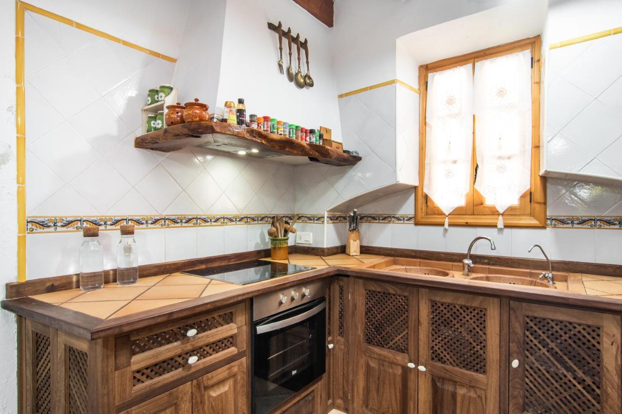 Hébergement de vacances Fabulous Rural House With Views To The Mountains With Swimming Pool *